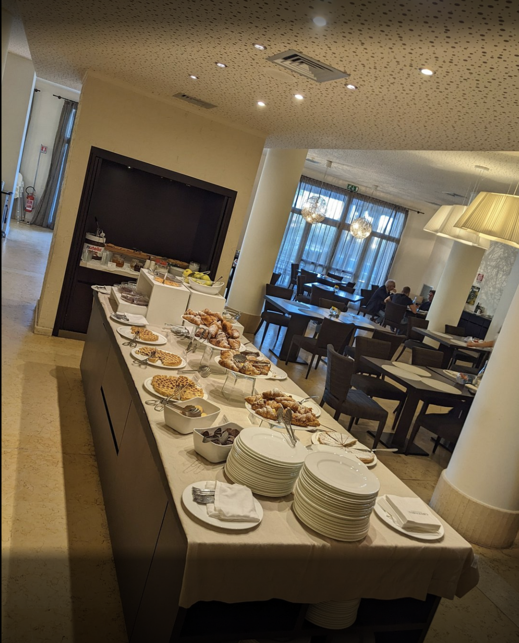 Buffet della colazione visto dagli ospiti